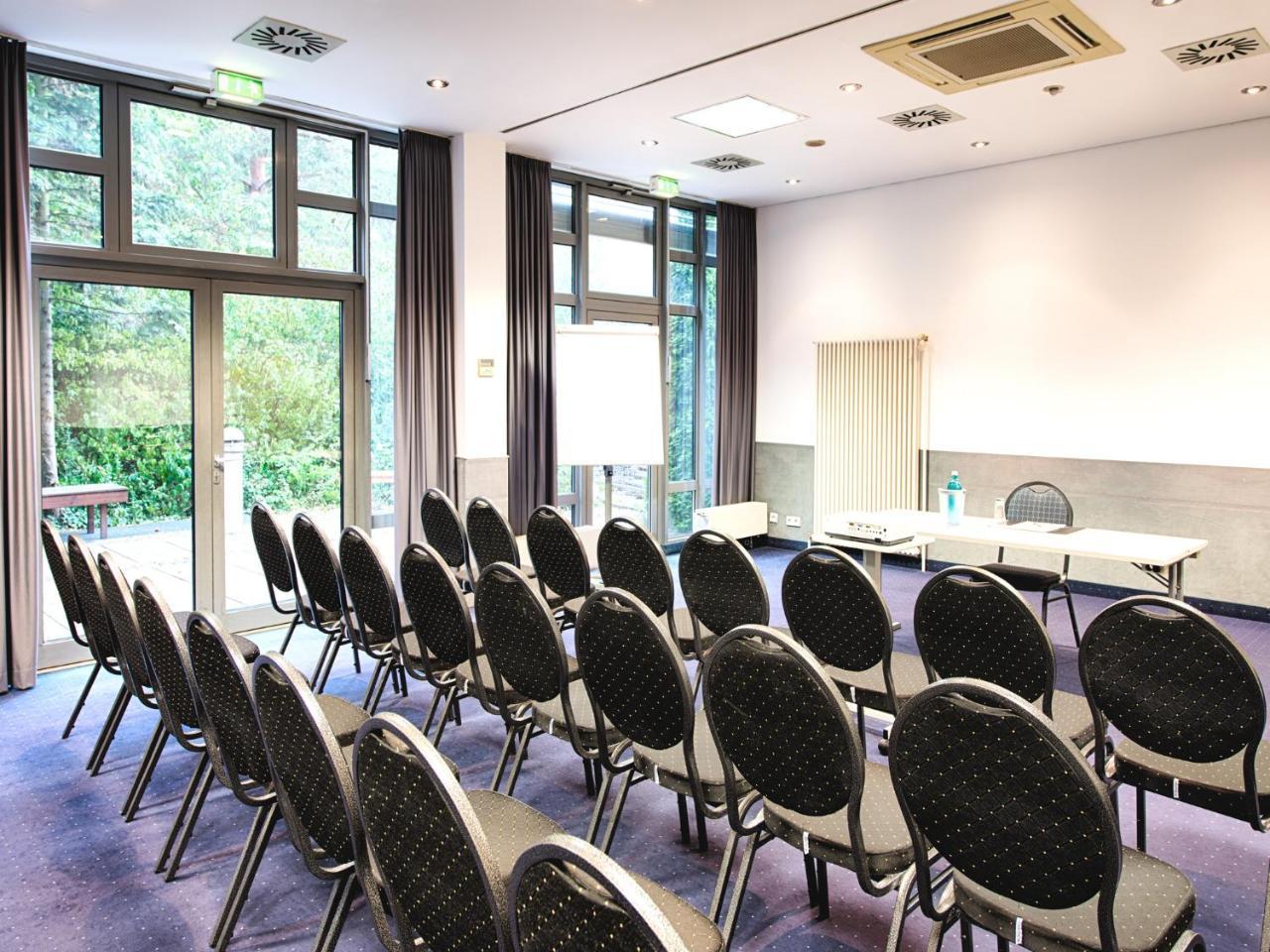 Achat Hotel Stuttgart Airport Messe Exterior foto
